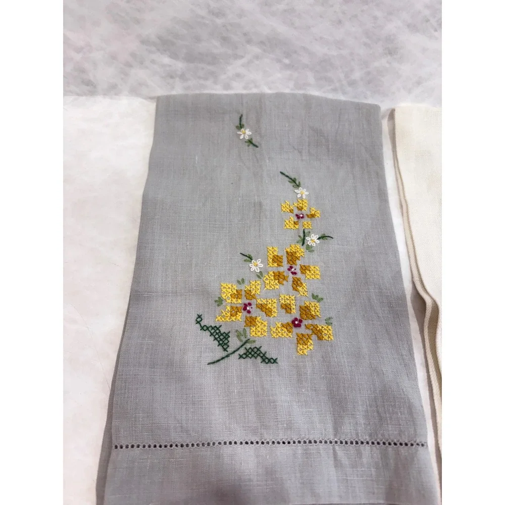 Vintage Embroidered Napkins Lot of 4 Floral Butterfly Wheat Linen Cotton